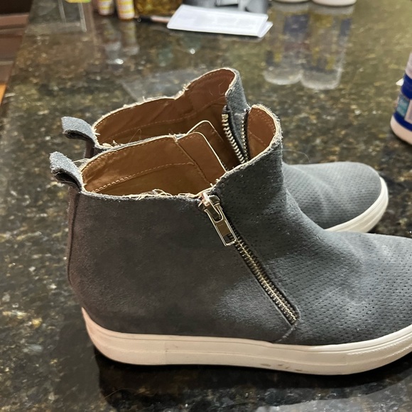 Steve Madden Shoes - Picture 2 of 3